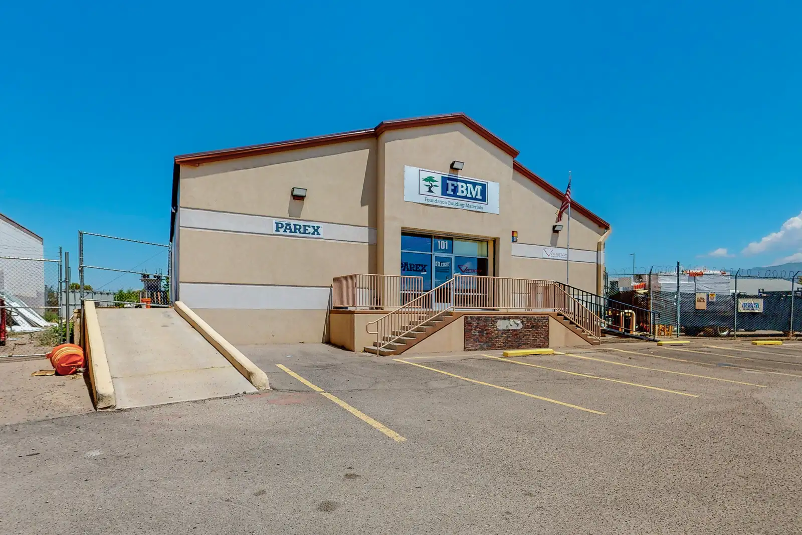 BELOW MARKET Warehouse, Office & Yard image 2