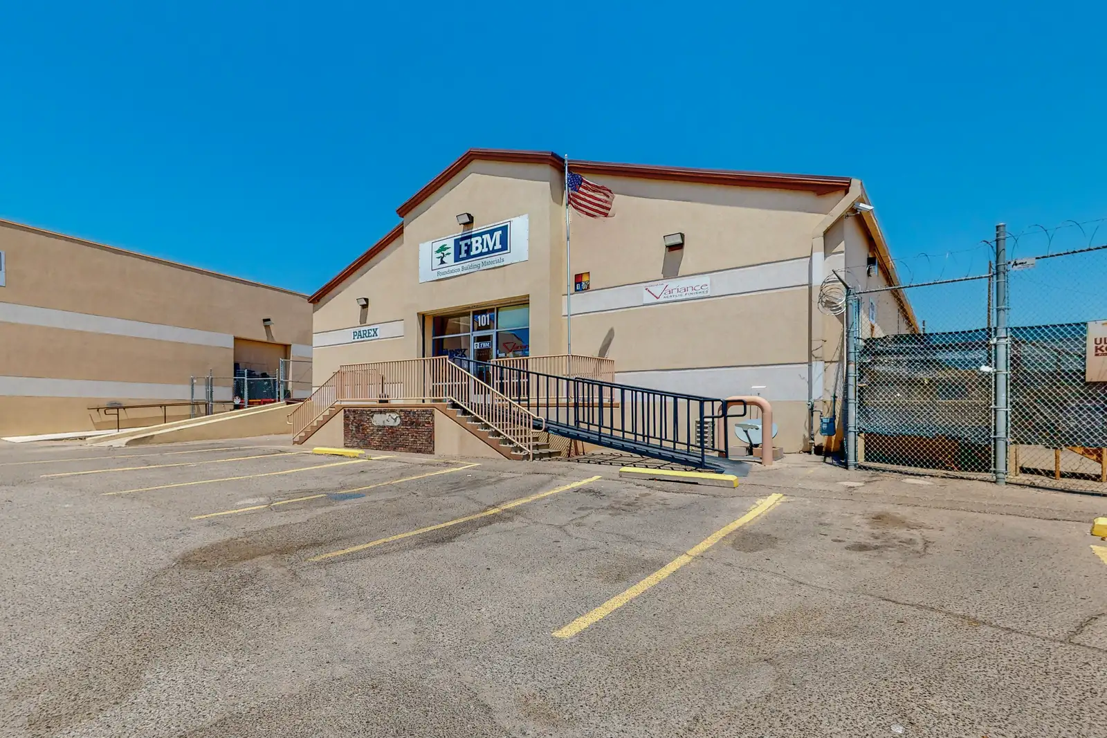 BELOW MARKET Warehouse, Office & Yard image 3
