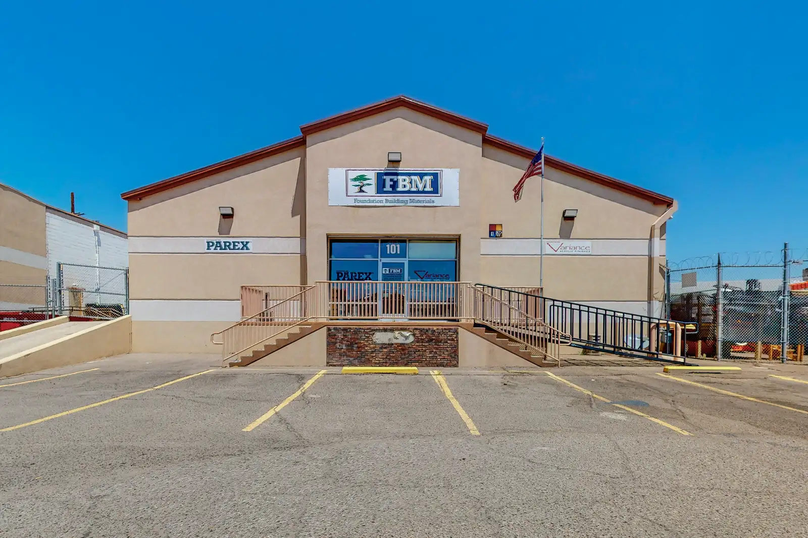 BELOW MARKET Warehouse, Office & Yard image 1