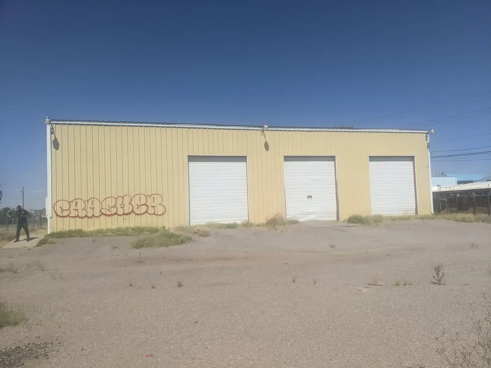 889 N 14th St | Office/Warehouse with Separate Fenced Yard image 3