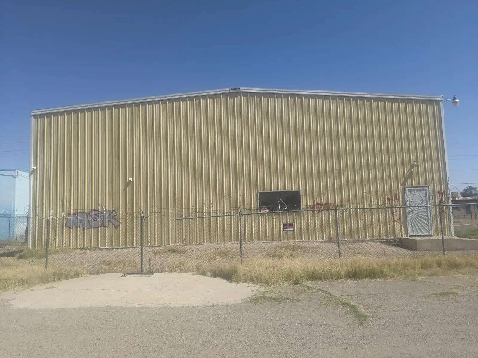 889 N 14th St | Office/Warehouse with Separate Fenced Yard image 2