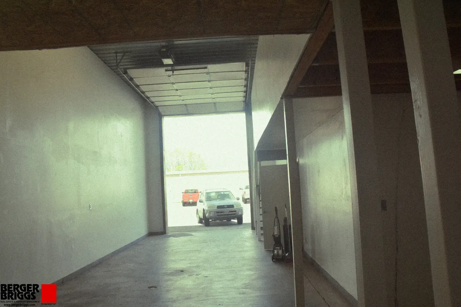 Office Warehouise On Edith Near Osuna image 13