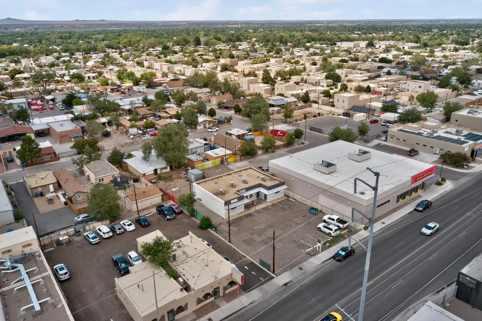 4-SUITE RETAIL/OFFICE · INVESTMENT/OWNER USER image 8