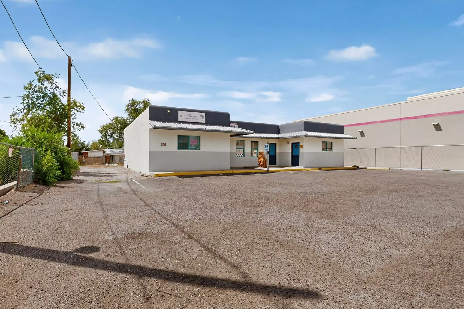 4-SUITE RETAIL/OFFICE · INVESTMENT/OWNER USER image 3