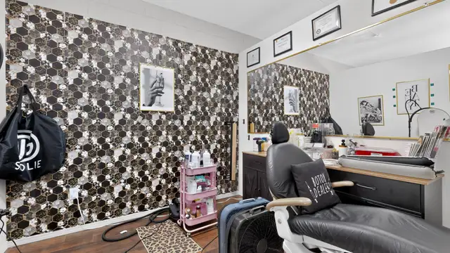 View image 18