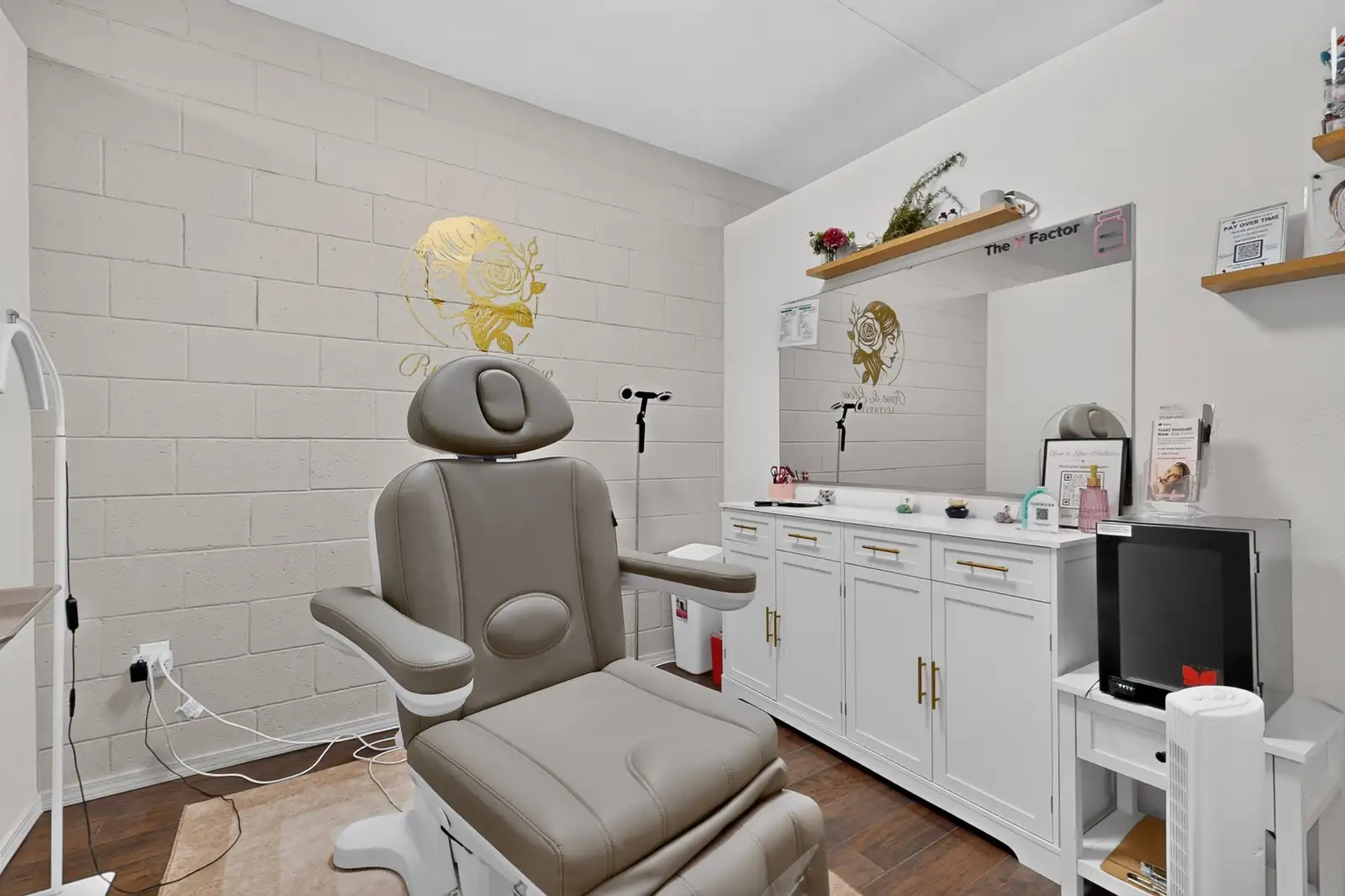 4-SUITE RETAIL/OFFICE · INVESTMENT/OWNER USER image 11