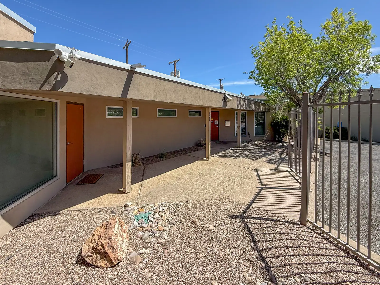 630 Manzano St NE image 1