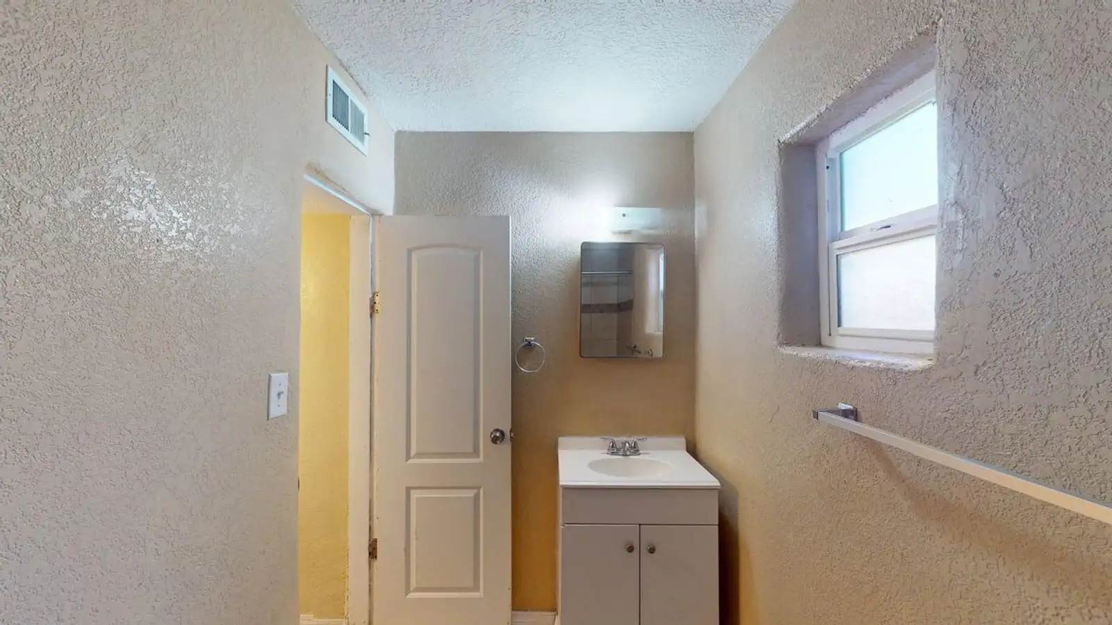 907 Coal Ave SW image 35