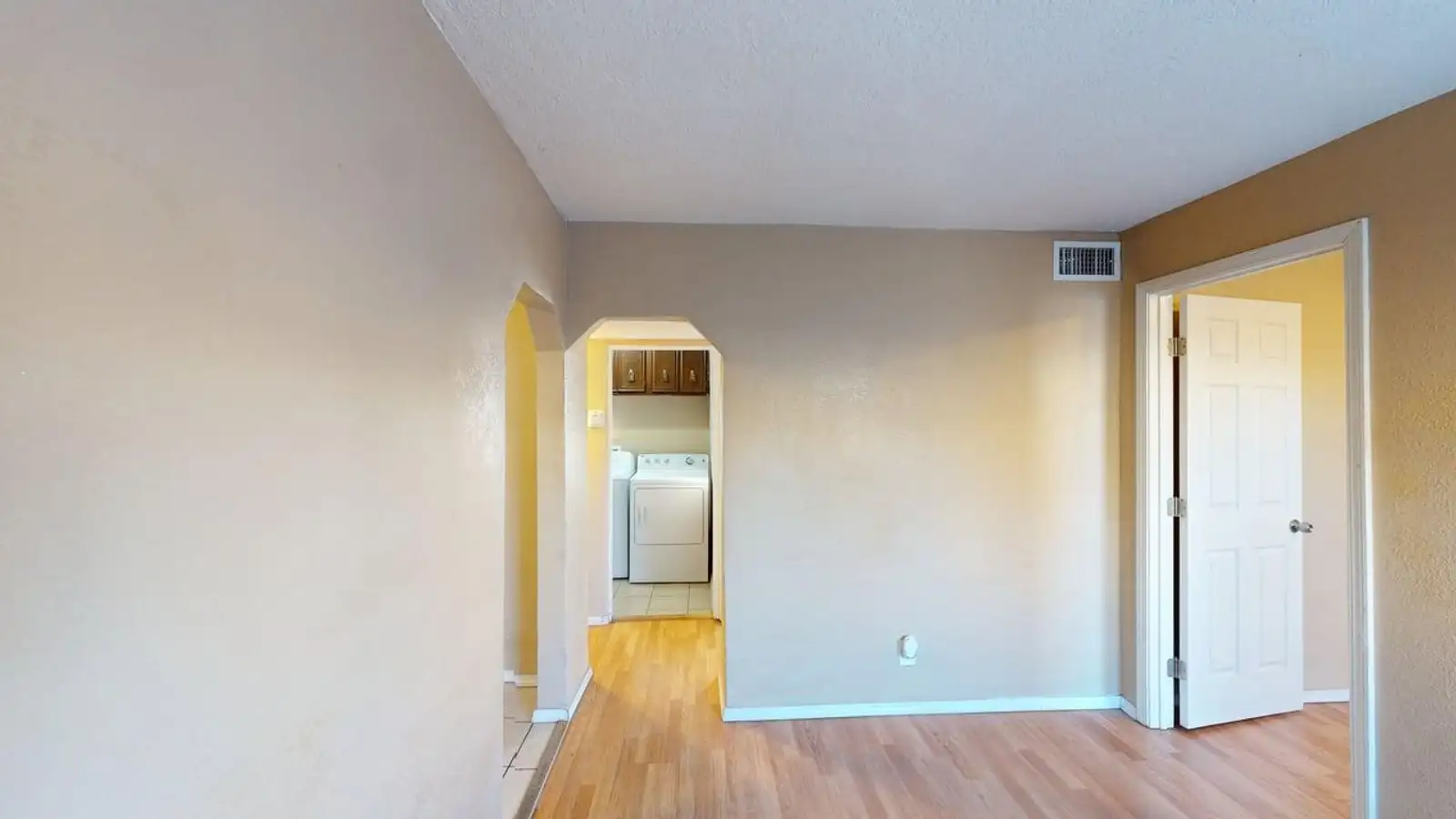 907 Coal Ave SW image 16