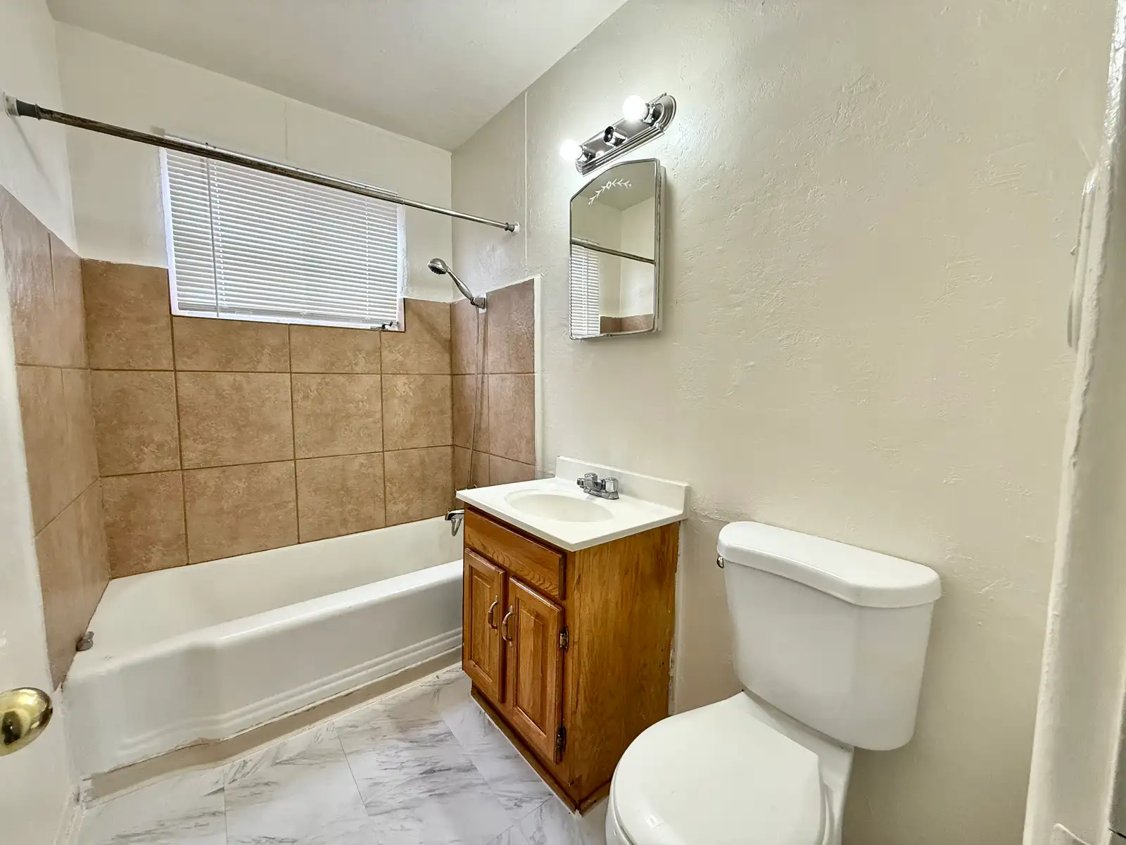 236 San Pablo St NE image 6