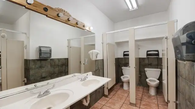 View image 100