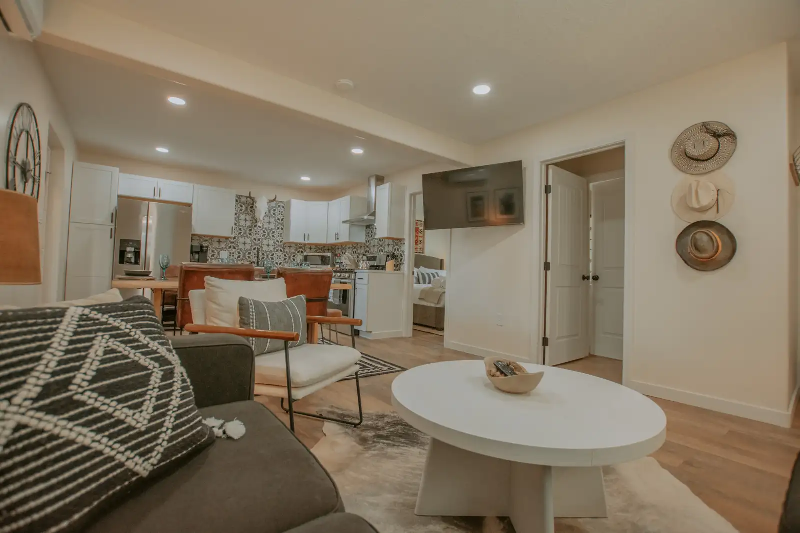 4Plex-Great Location-Turn Key! image 10