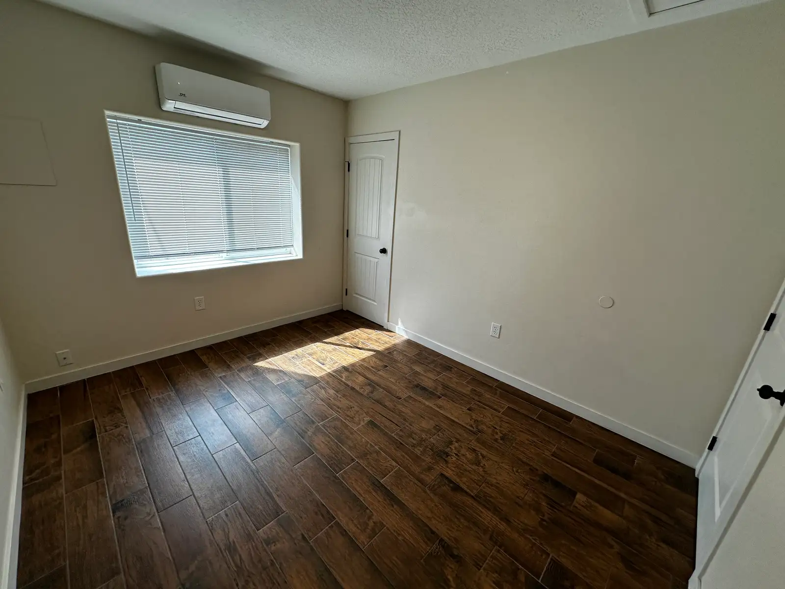 4Plex-Great Location-Turn Key! image 25