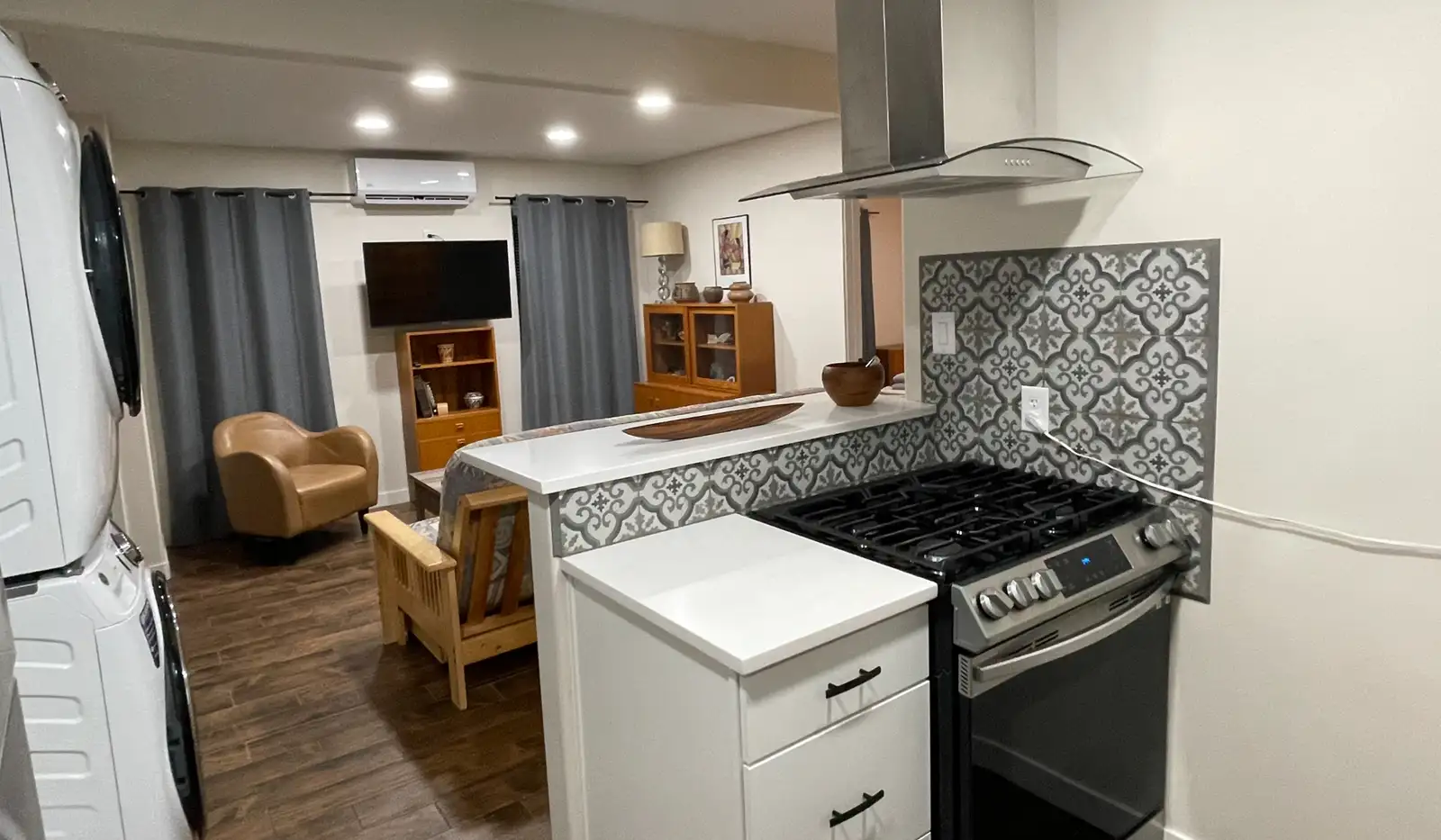 4Plex-Great Location-Turn Key! image 18
