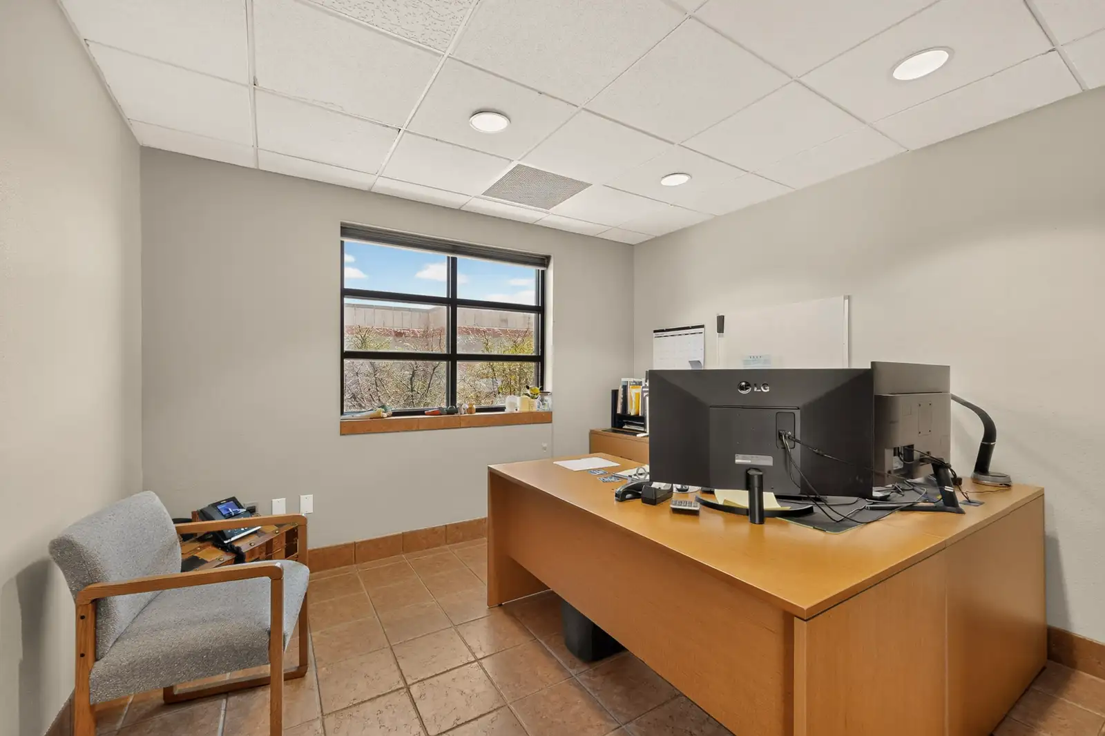 Free-Standing 2,908 SF Office with Montaño Frontage & 16 Spaces image 14