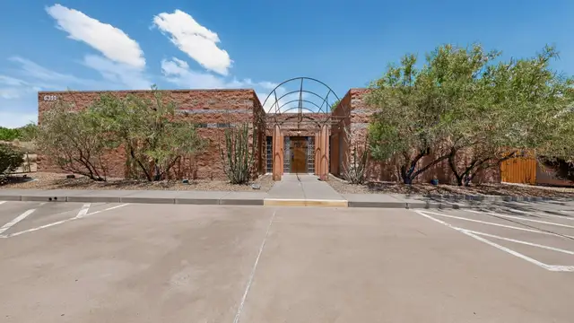 Free-Standing 2,908 SF Office with Montaño Frontage & 16 Spaces listing image