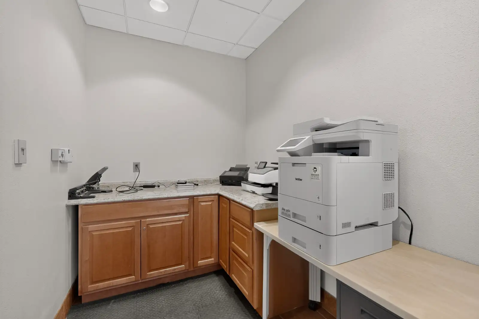Free-Standing 2,908 SF Office with Montaño Frontage & 16 Spaces image 18
