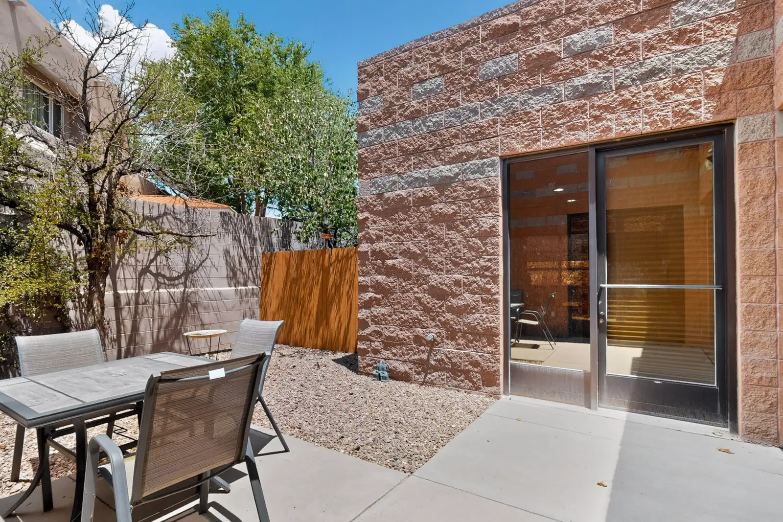 Free-Standing 2,908 SF Office with Montaño Frontage & 16 Spaces image 21