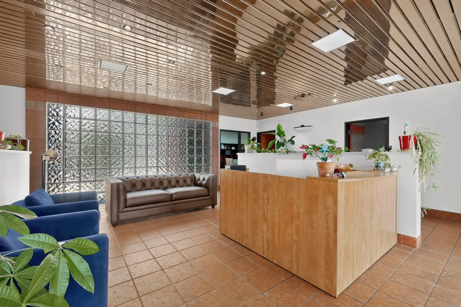 Free-Standing 2,908 SF Office with Montaño Frontage & 16 Spaces image 6