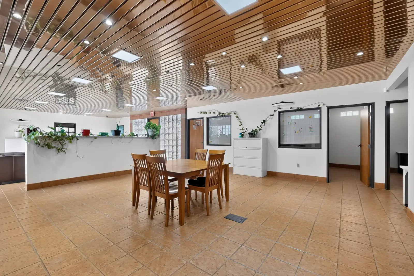 Free-Standing 2,908 SF Office with Montaño Frontage & 16 Spaces image 9