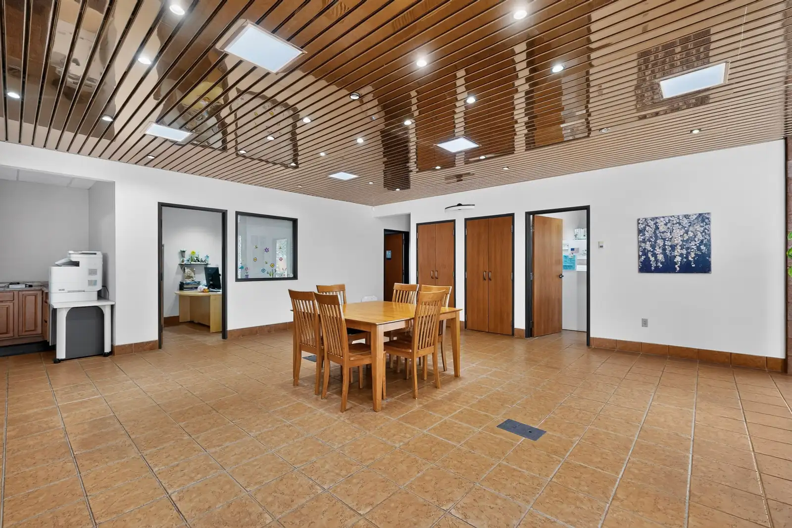 Free-Standing 2,908 SF Office with Montaño Frontage & 16 Spaces image 10
