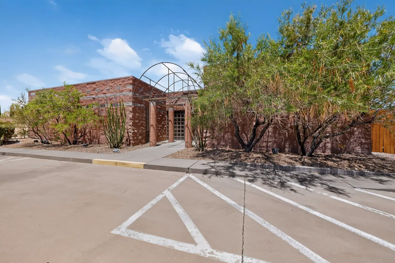 Free-Standing 2,908 SF Office with Montaño Frontage & 16 Spaces image 4