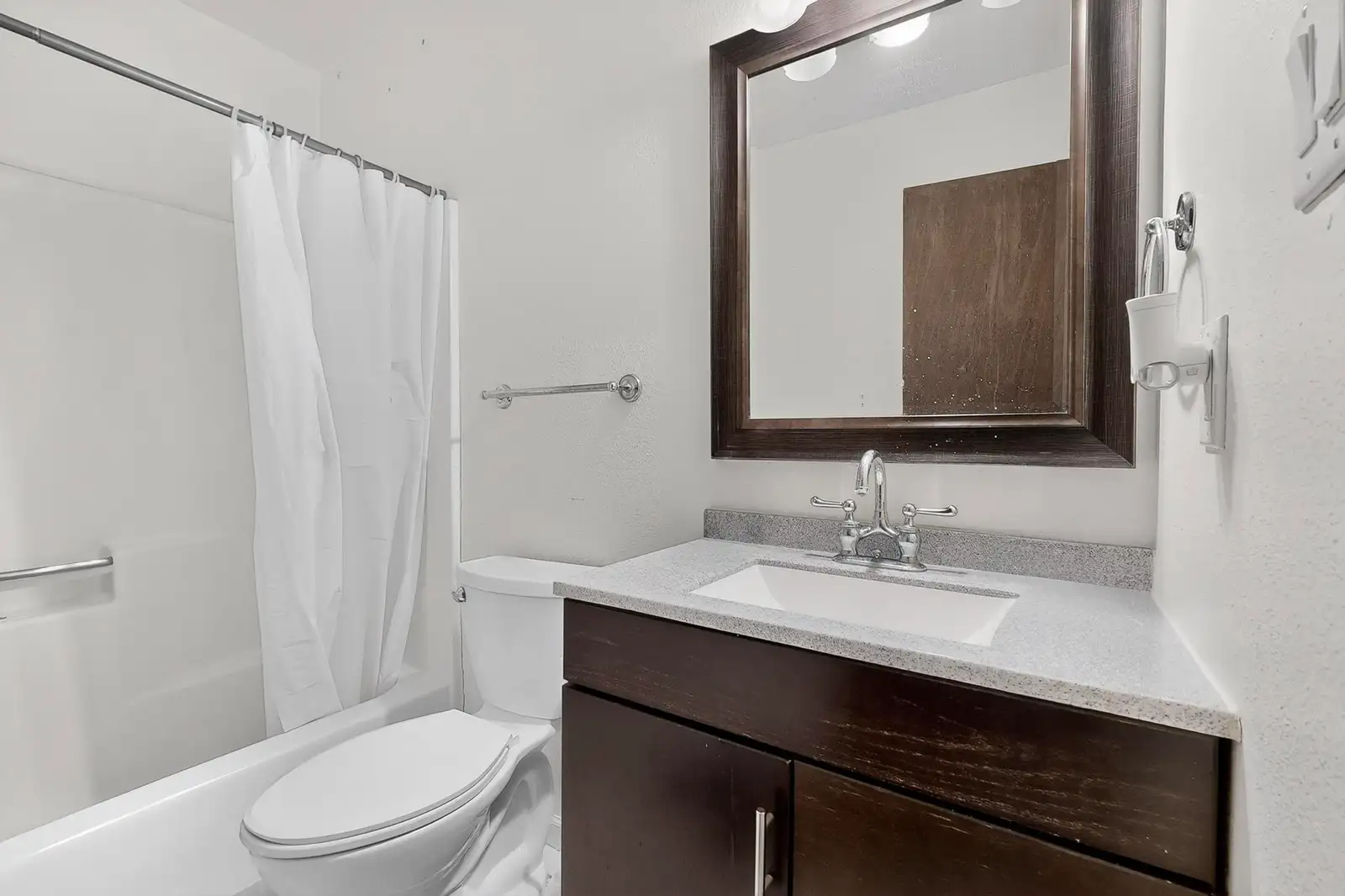 1025 Sage St image 5