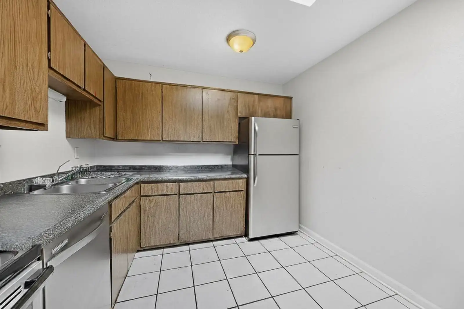 1025 Sage St image 3