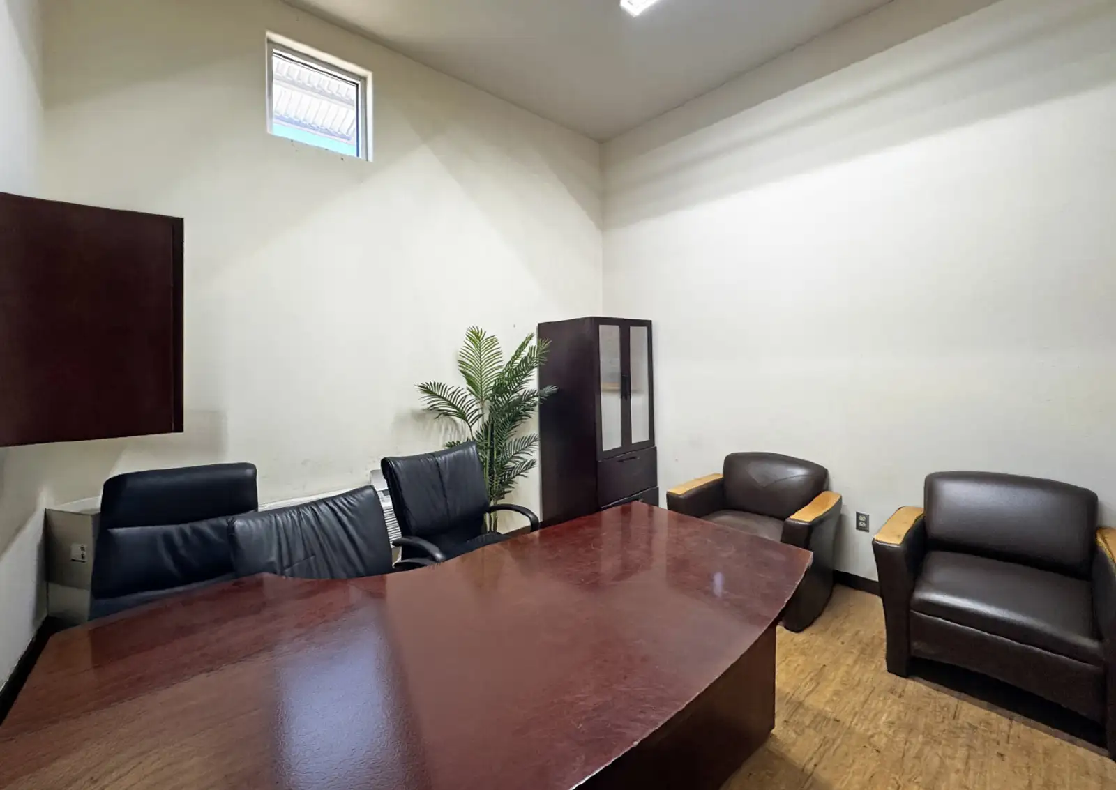 Multi-Bay Warehouse Condo | Rare Westside Location image 8