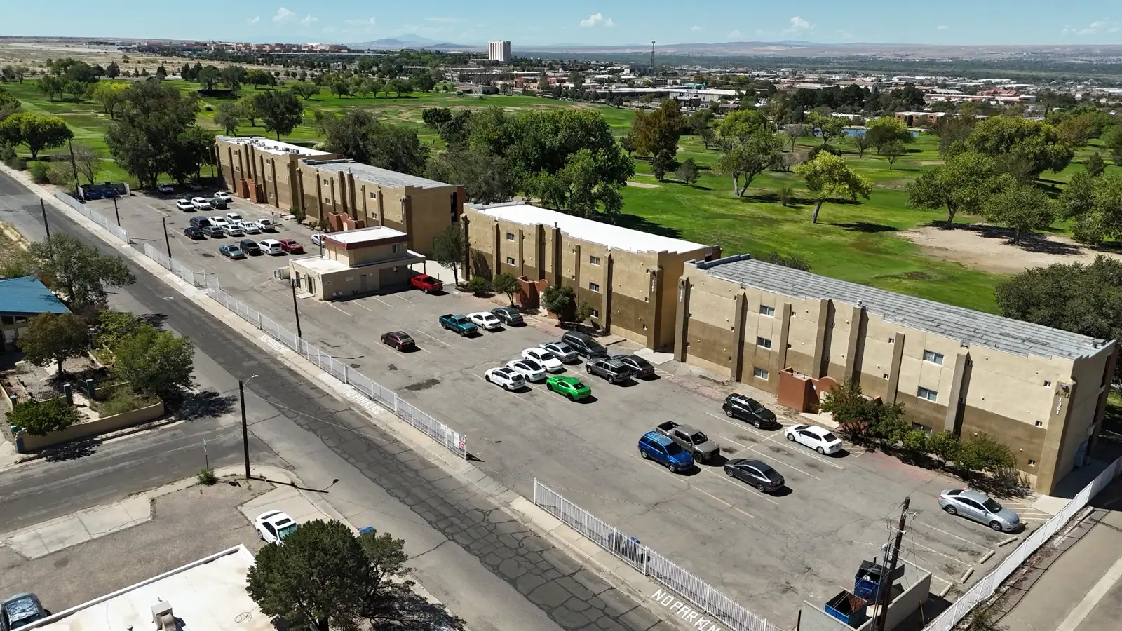 Sunport Apartments image 23