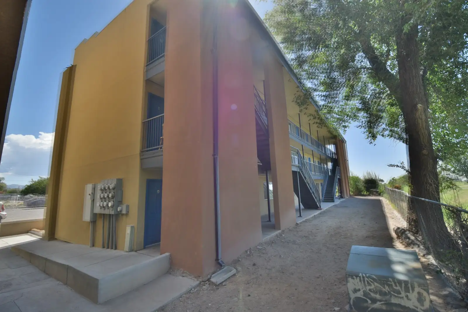 Sunport Apartments image 6