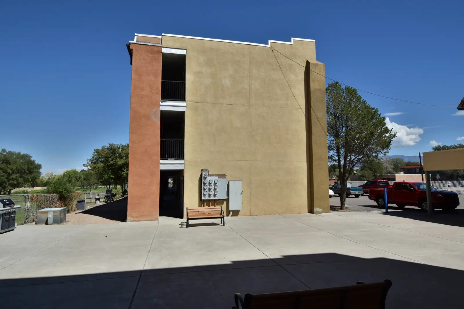 Sunport Apartments image 5