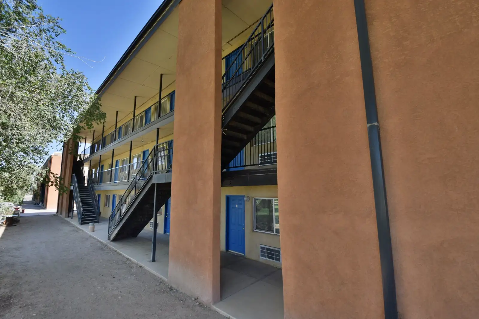 Sunport Apartments image 3