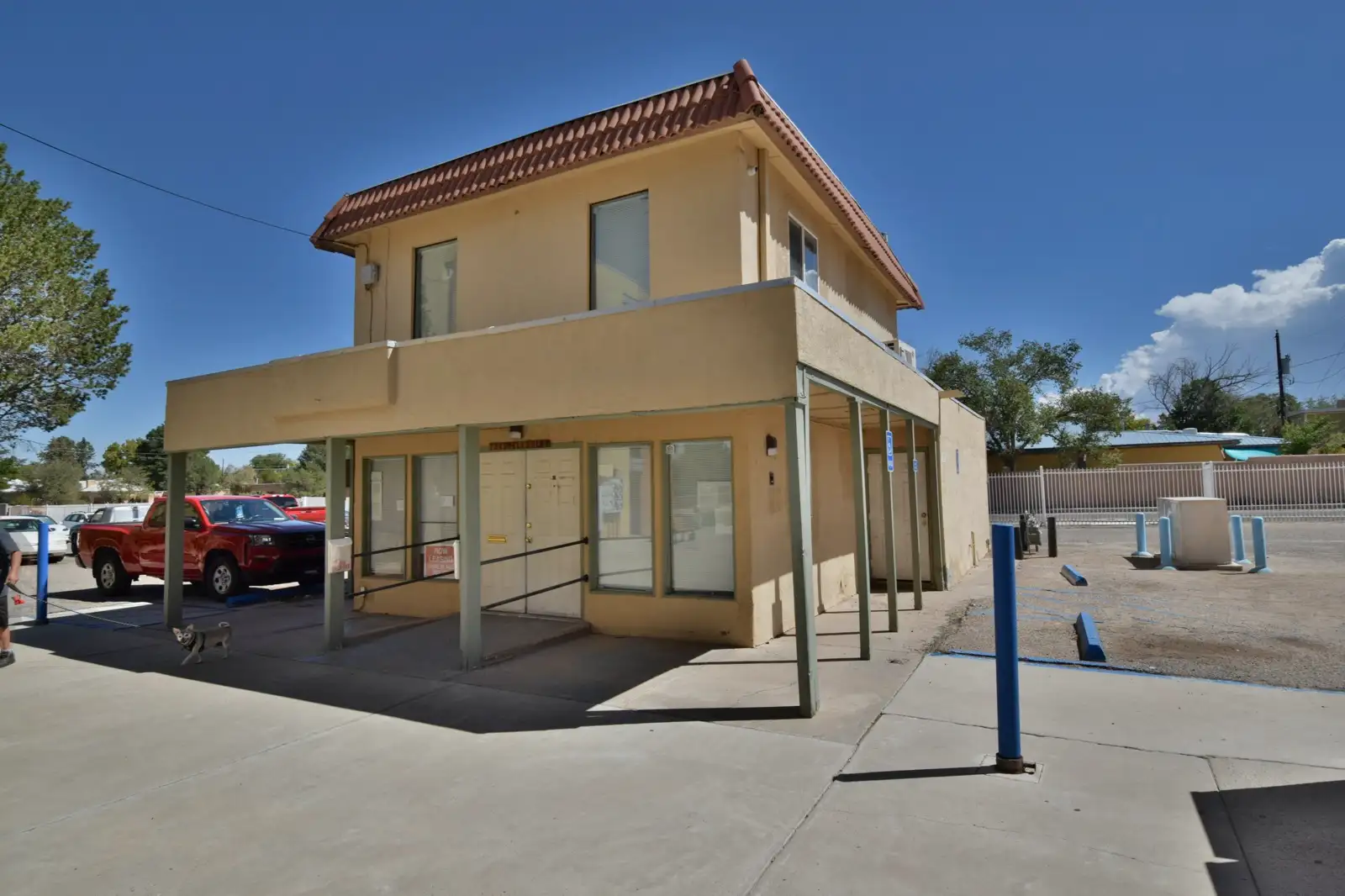 Sunport Apartments image 4