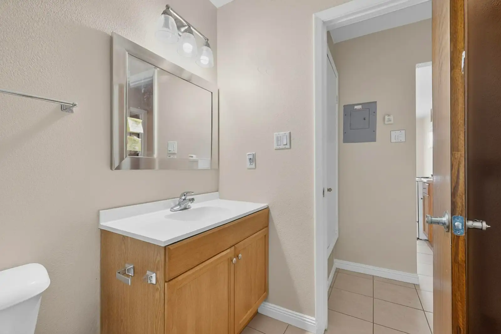 1004 Sage St image 8