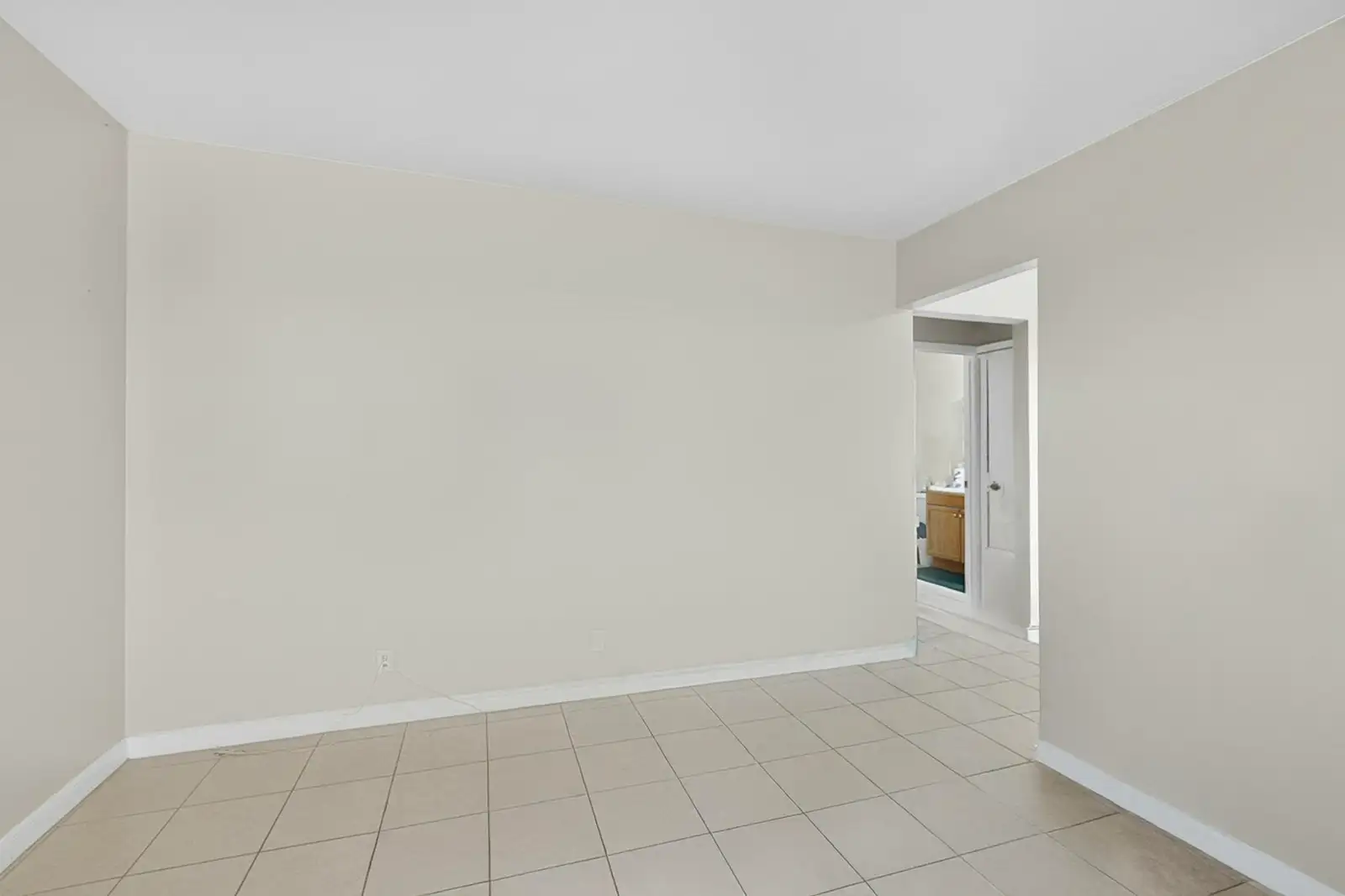 1004 Sage St image 4