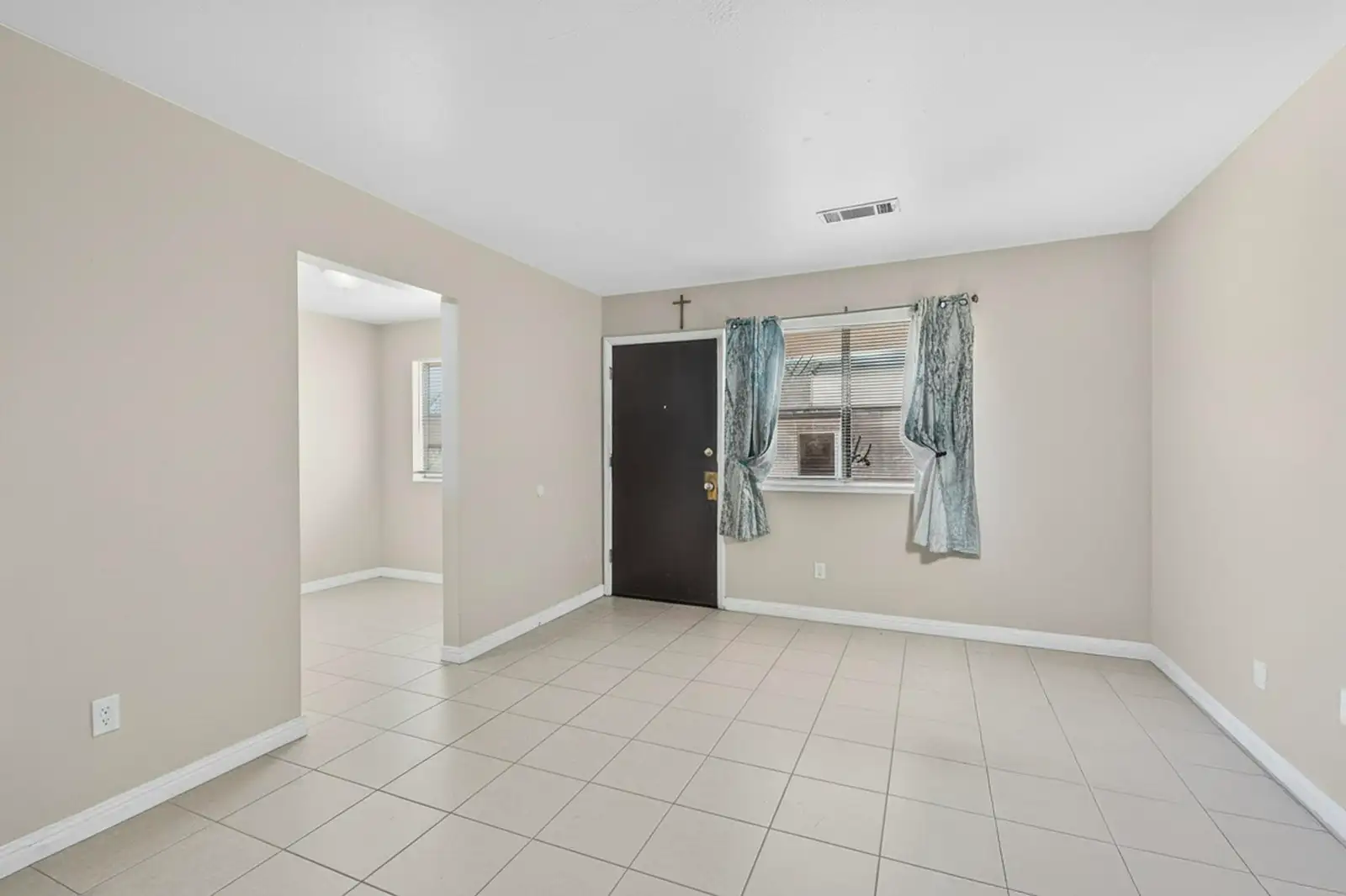 1004 Sage St image 3