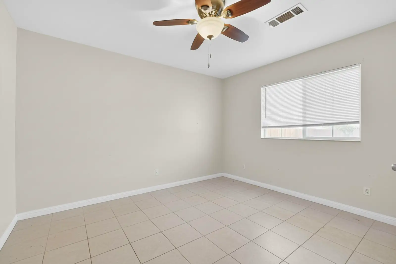 1004 Sage St image 7