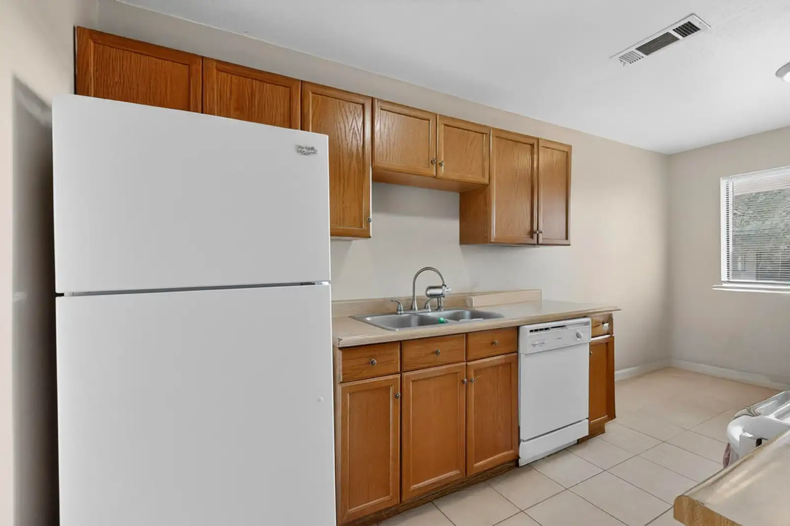 1004 Sage St image 6