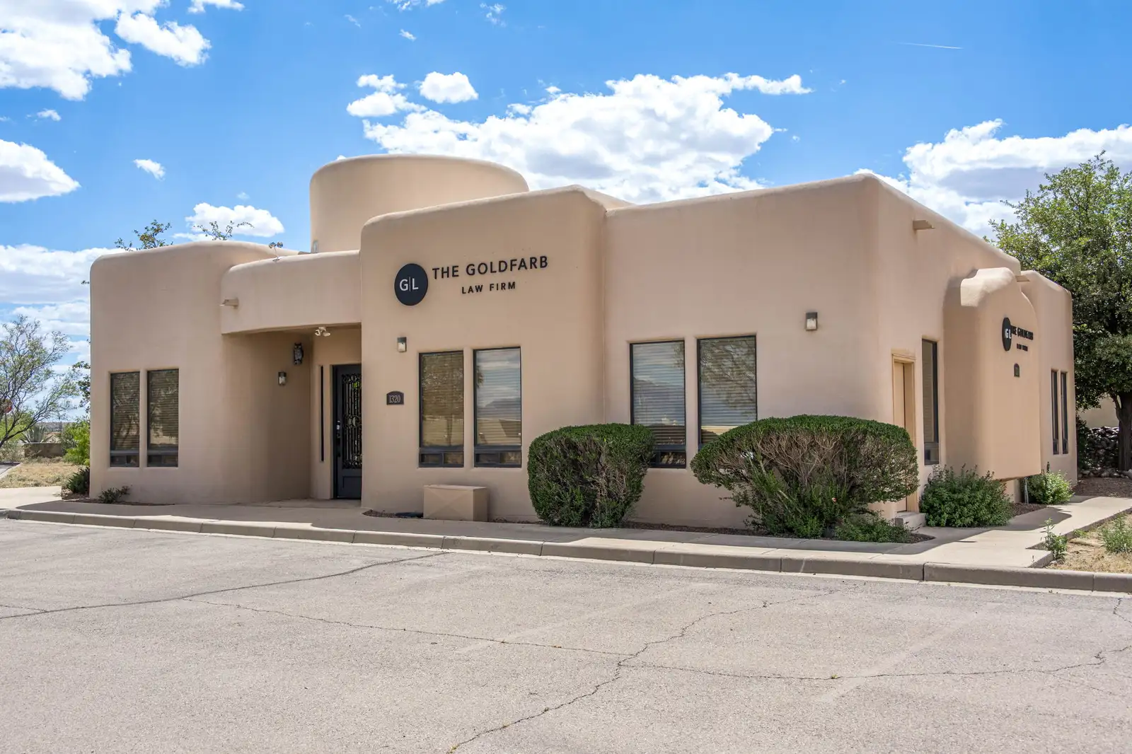 1320 Picacho Hills Dr image 3