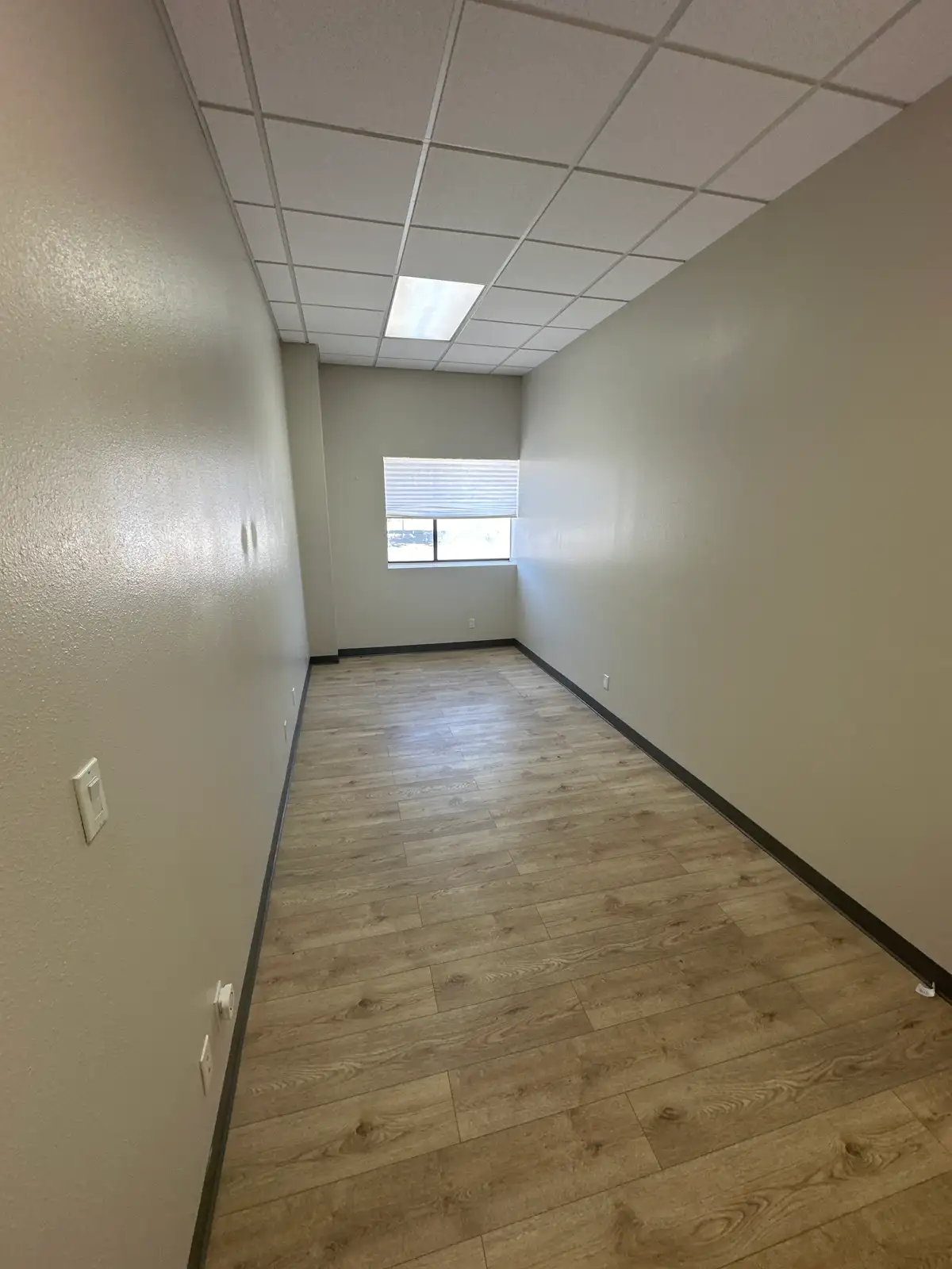 NICE FUNCTIONAL OFFICE SPACE W/ YARD SPACE image 51