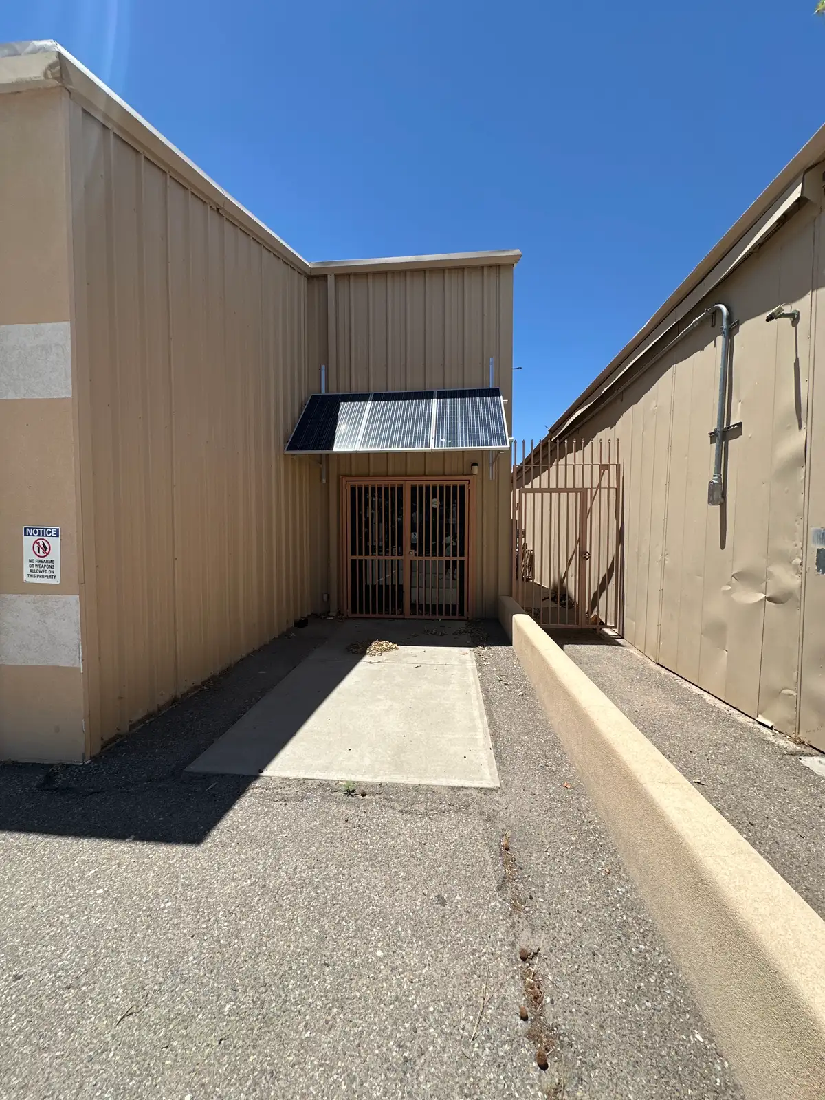 NICE FUNCTIONAL OFFICE SPACE W/ YARD SPACE image 18