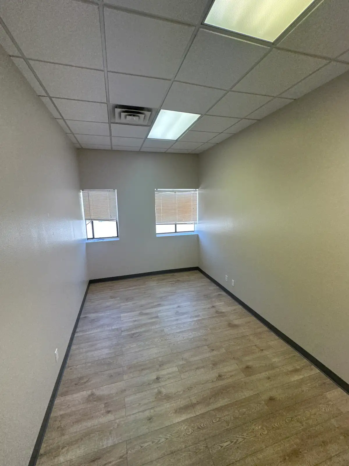 NICE FUNCTIONAL OFFICE SPACE W/ YARD SPACE image 46