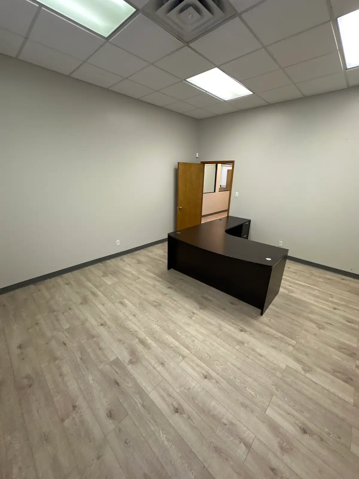 NICE FUNCTIONAL OFFICE SPACE W/ YARD SPACE image 34