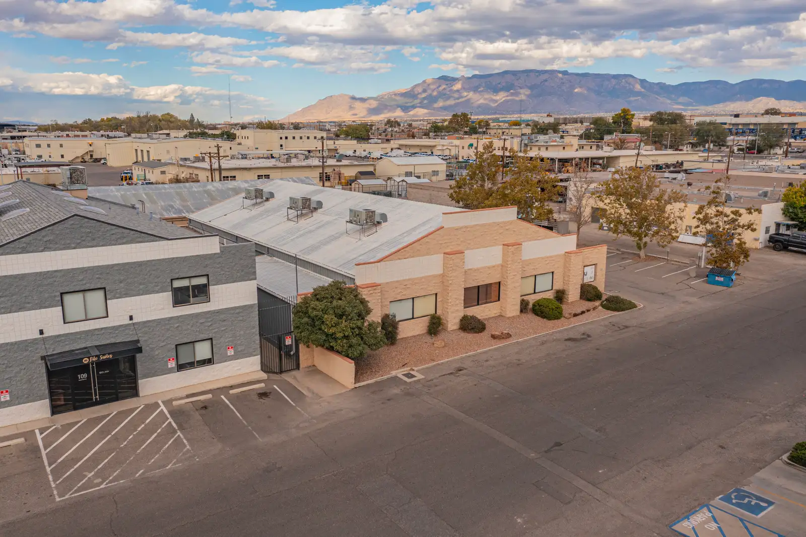 NICE FUNCTIONAL OFFICE SPACE W/ YARD SPACE image 8