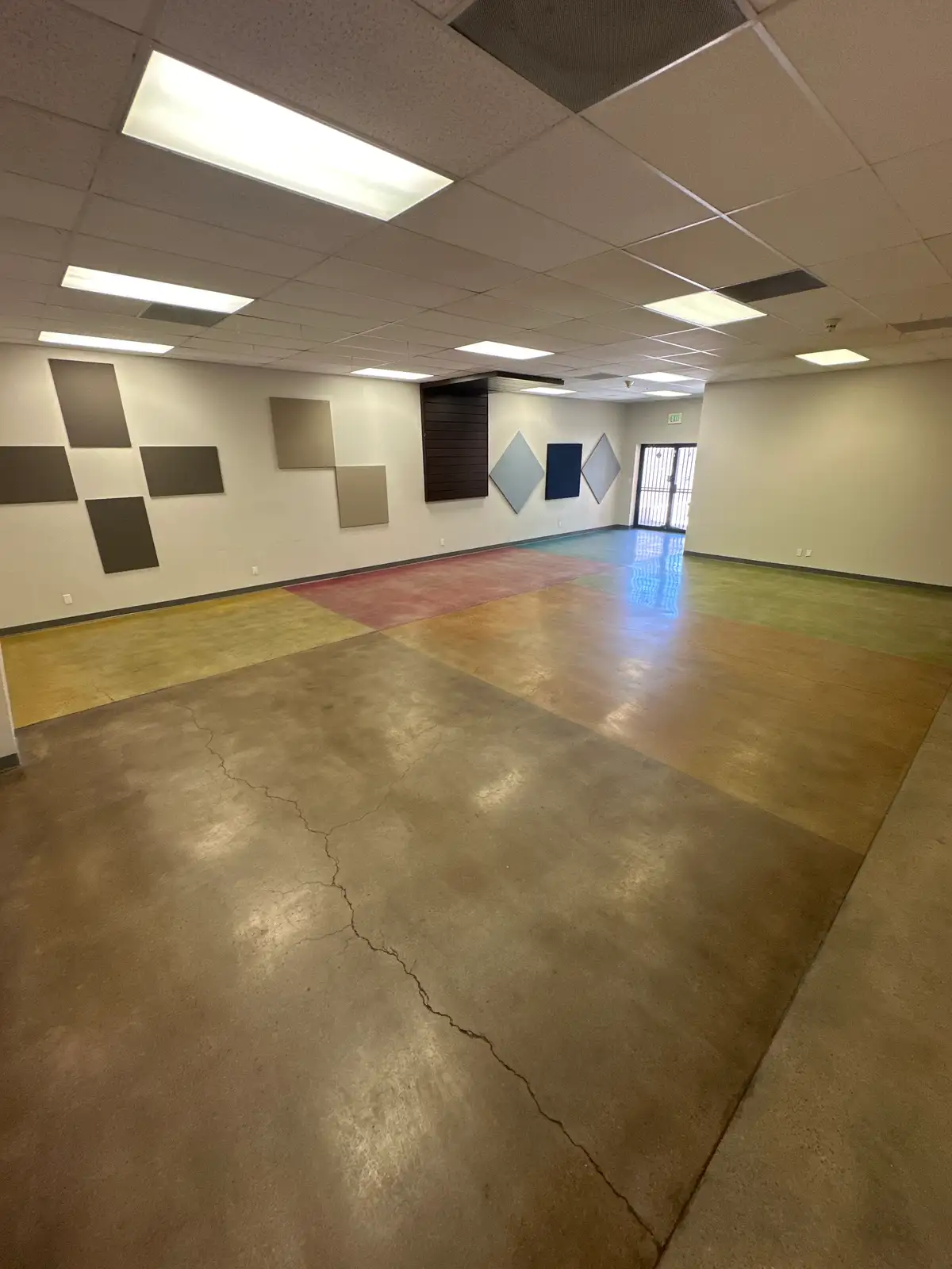 NICE FUNCTIONAL OFFICE SPACE W/ YARD SPACE image 53