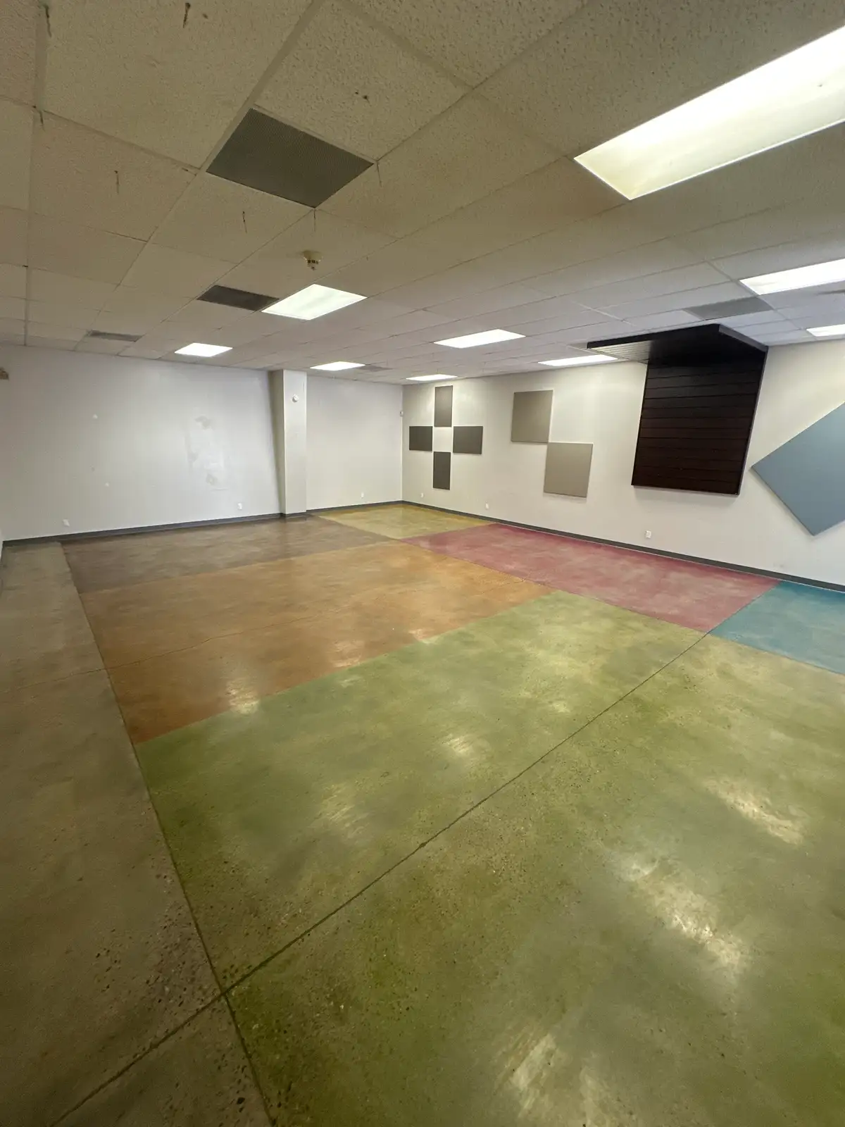 NICE FUNCTIONAL OFFICE SPACE W/ YARD SPACE image 56