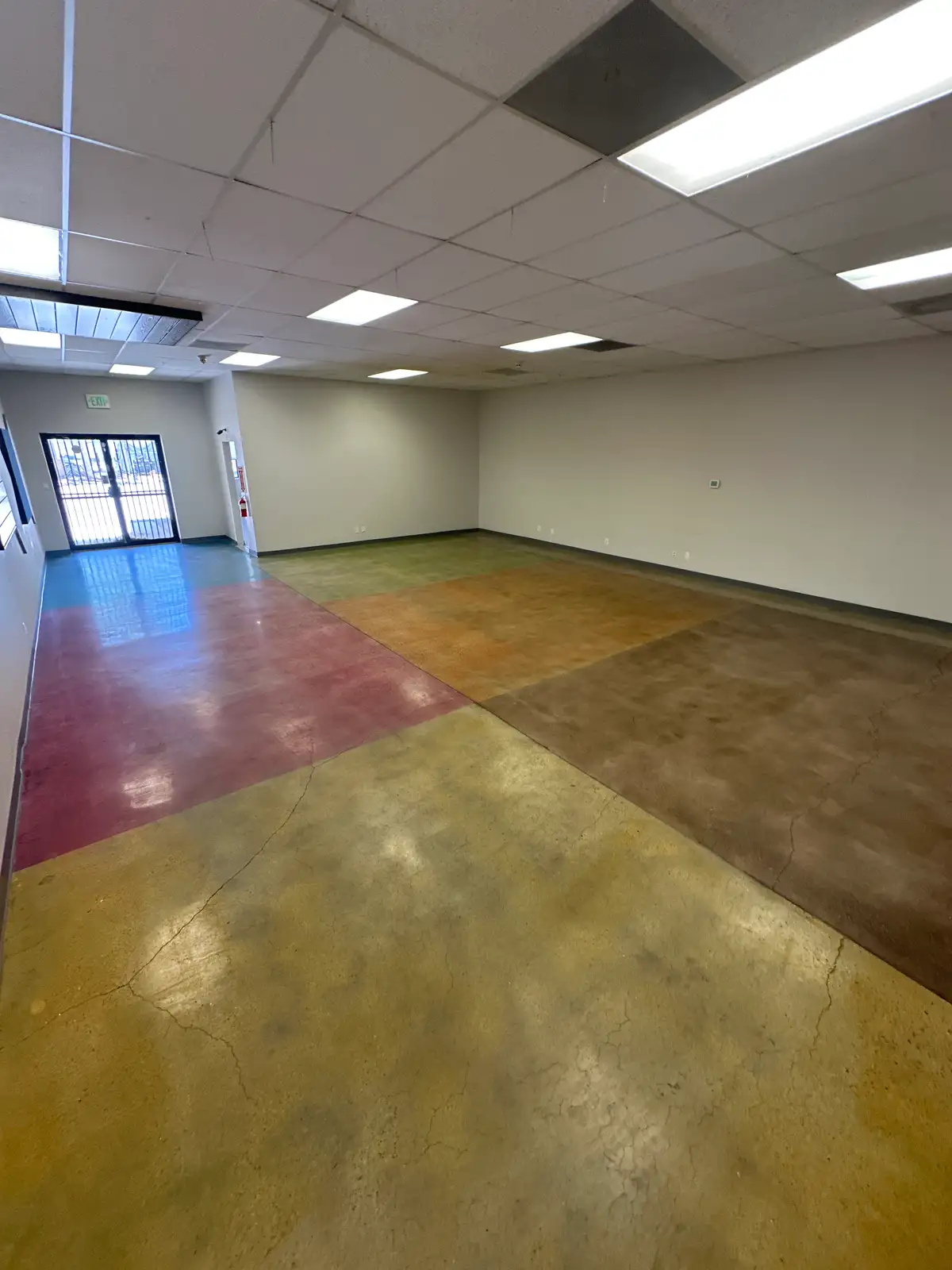 NICE FUNCTIONAL OFFICE SPACE W/ YARD SPACE image 52