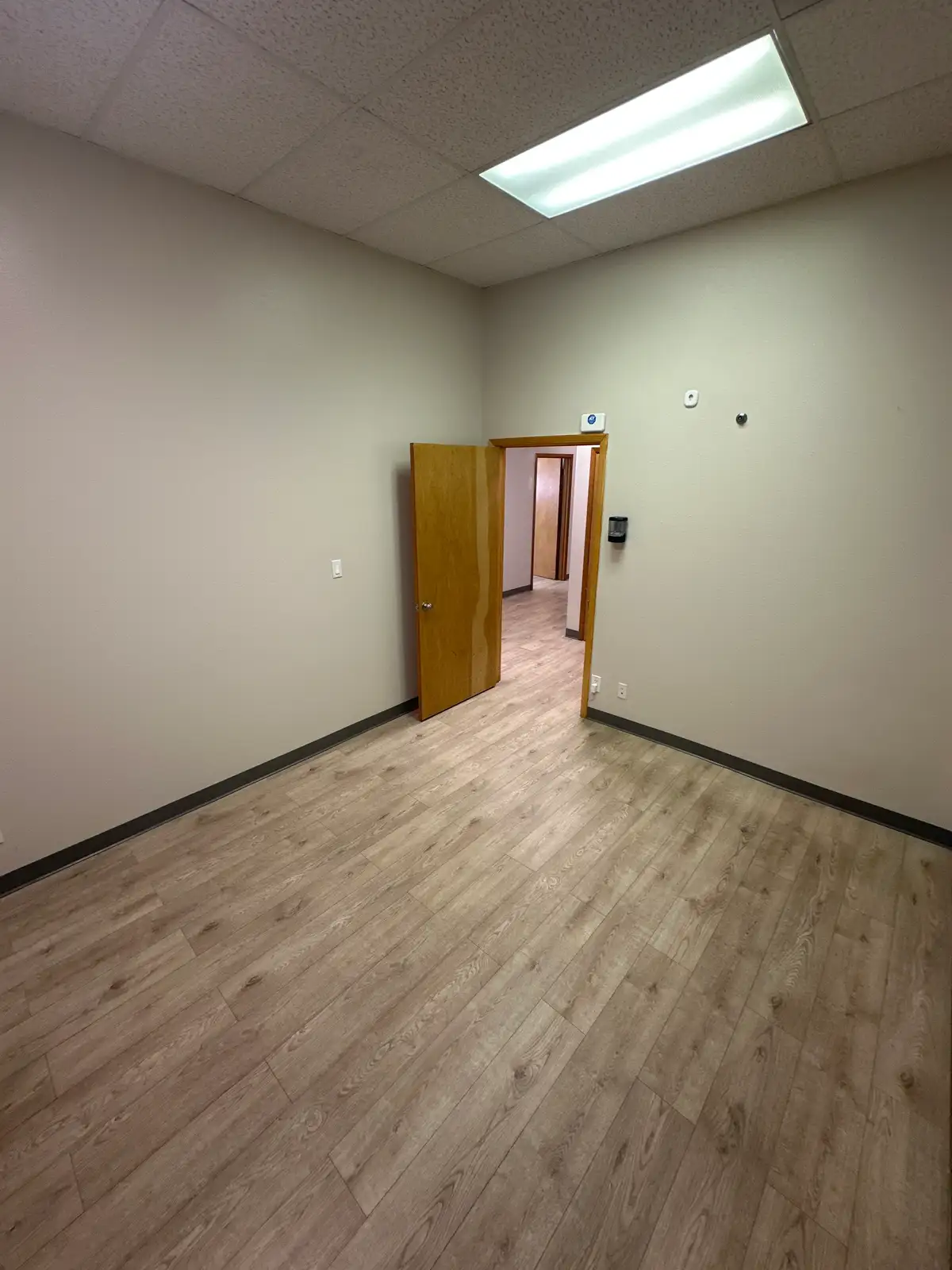 NICE FUNCTIONAL OFFICE SPACE W/ YARD SPACE image 57