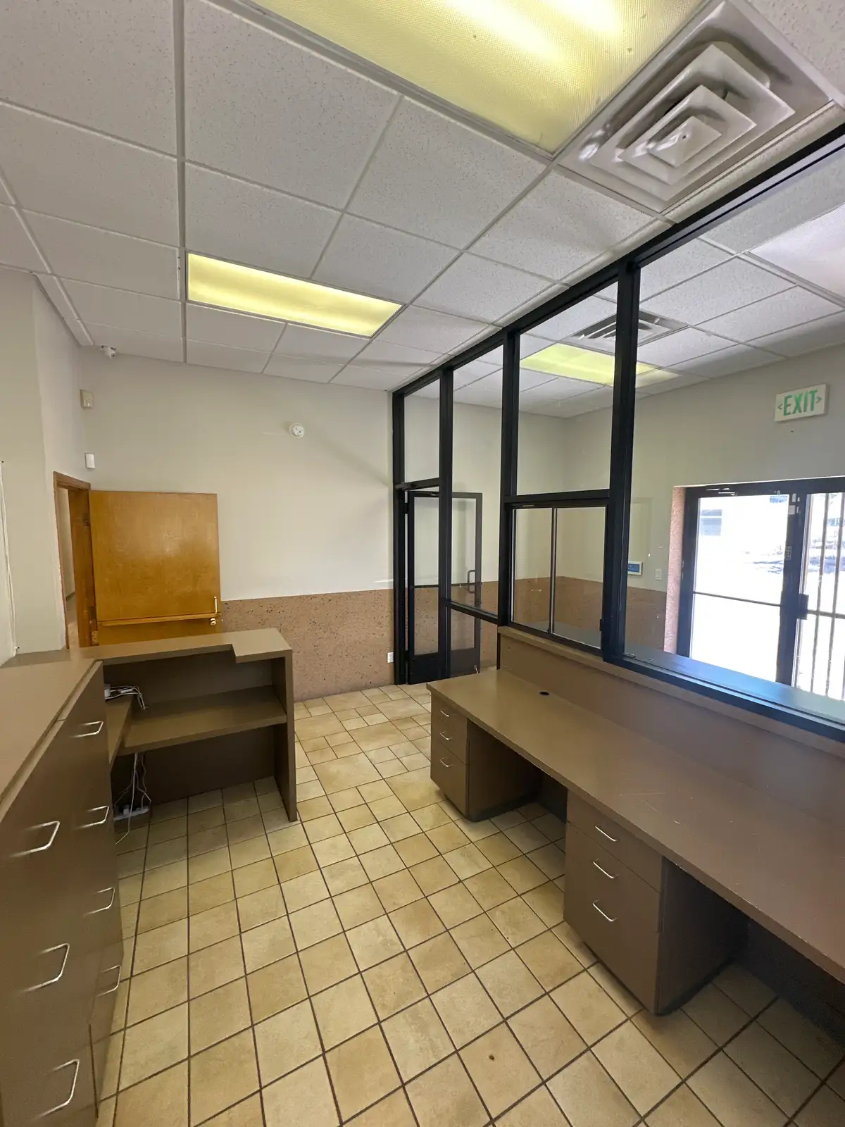NICE FUNCTIONAL OFFICE SPACE W/ YARD SPACE image 36